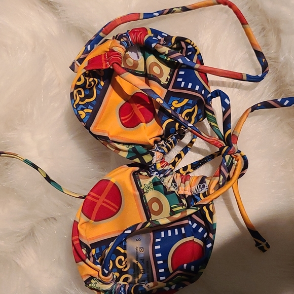 Bikini - Picture 6 of 7